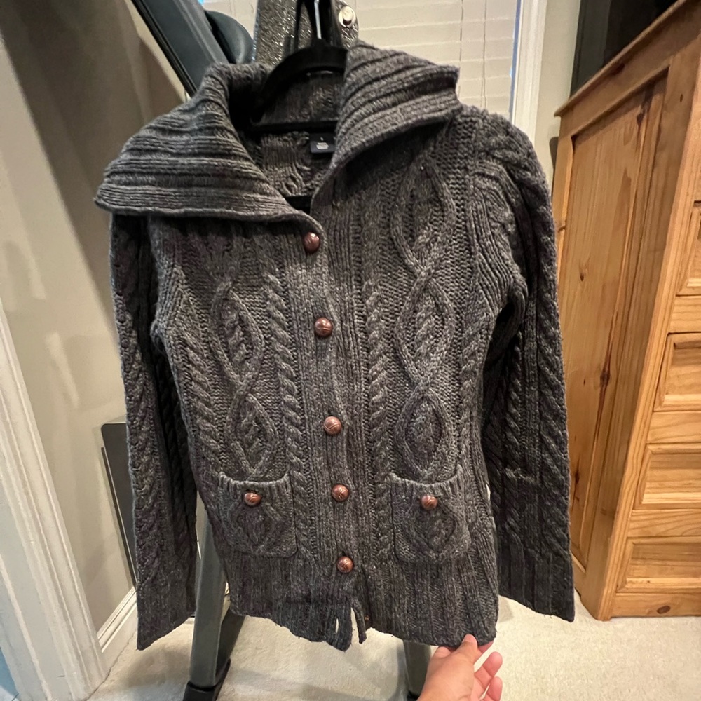 GAP cable knit sweater size Small